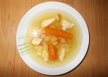 Zeleninová polievka s krupicovo syrovými haluškami