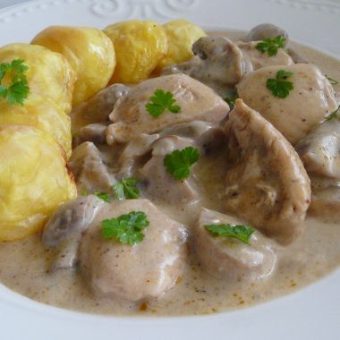Kuracie prsia so smotanovo šampiňónovou omáčkou