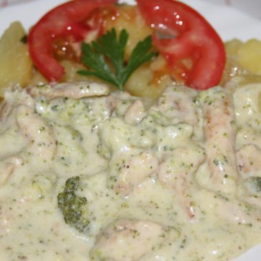 Kuracie soté s brokolicou v syrovej omáčke