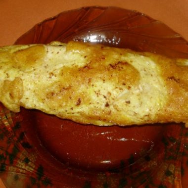 Vaječná omeleta so syrom a zemiakovou kašou