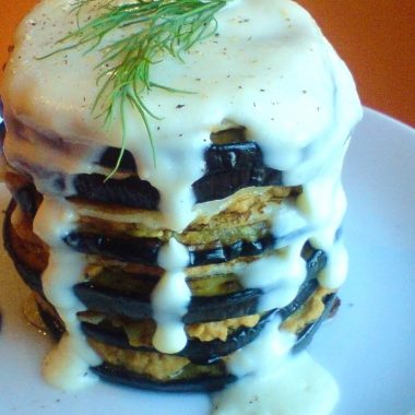 Baklažánová palacinková torta s tuniakom a Karičkou
